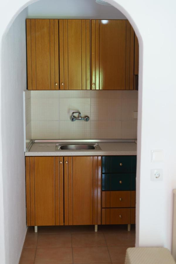 Achilleas Apartments Paralia Skotinis Exterior photo